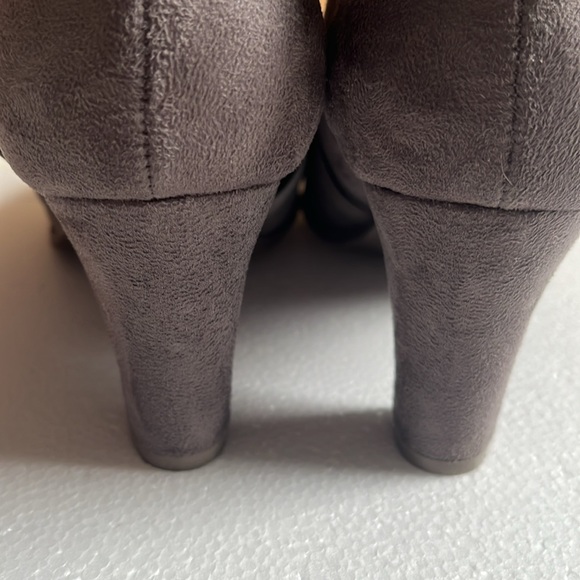 Suede heels - Picture 4 of 9